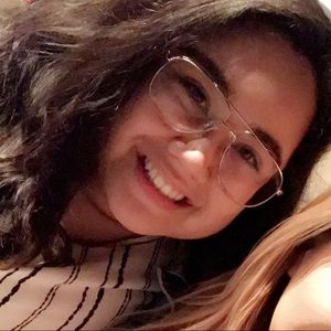 Meet your Posher, Kayla